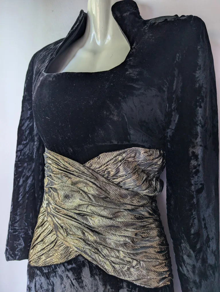 Vintage Holt Renfrew Black & gold Velvet Dress with sz sml image indicator(7)