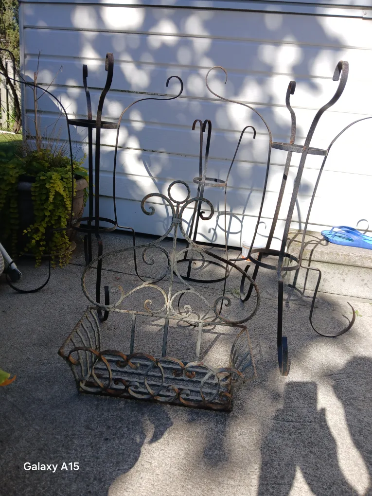 Wrought Iron Plant Stand image indicator(6)