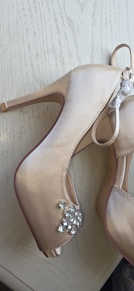 Erijunor Champagne Heels, Size 6.5 and 9 - photo 2