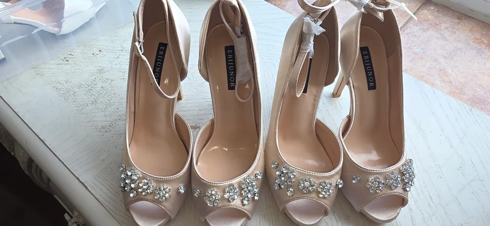 Erijunor Champagne Heels, Size 6.5 and 9 image indicator(5)