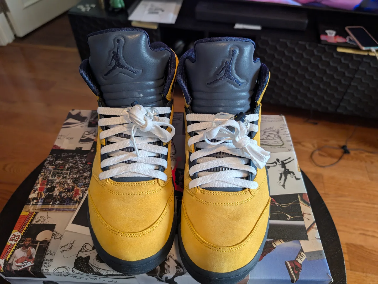 Air Jordan 5 Retro Michigan (Inspire) Size 10.5 image indicator(2)