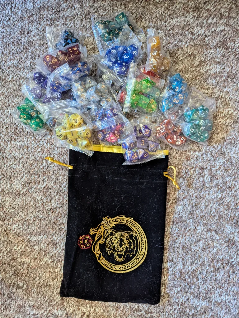 Dice Set with Black & Gold Dragon Bag thumbnail