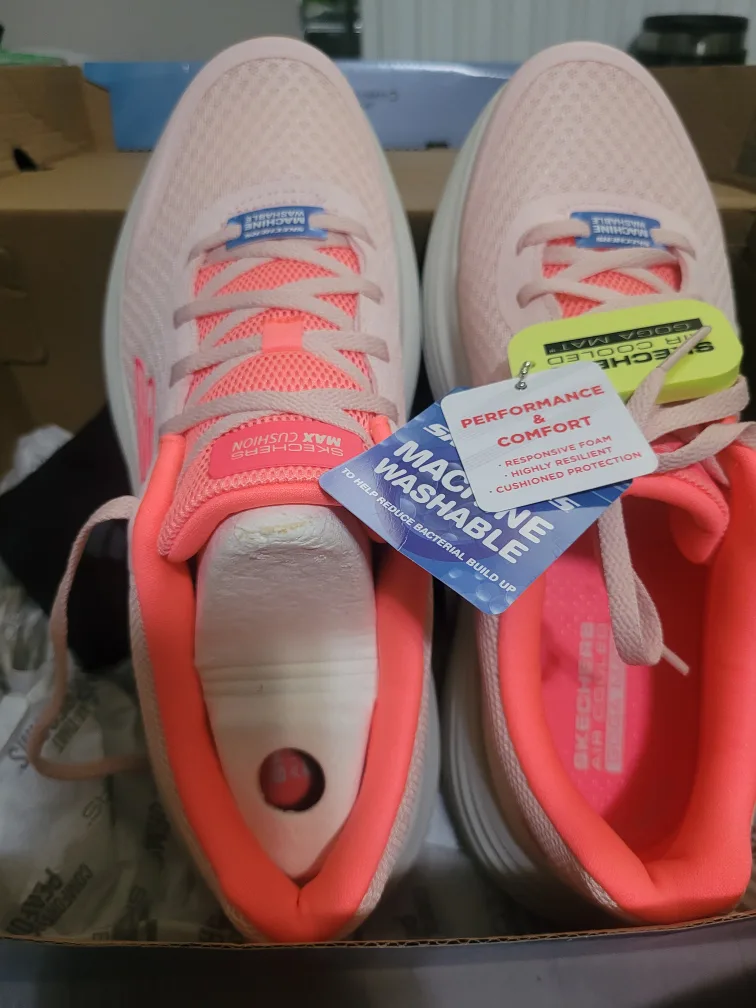 Skechers Max Cushion- Go Walk Arch Fit + Adidas socks image indicator(6)