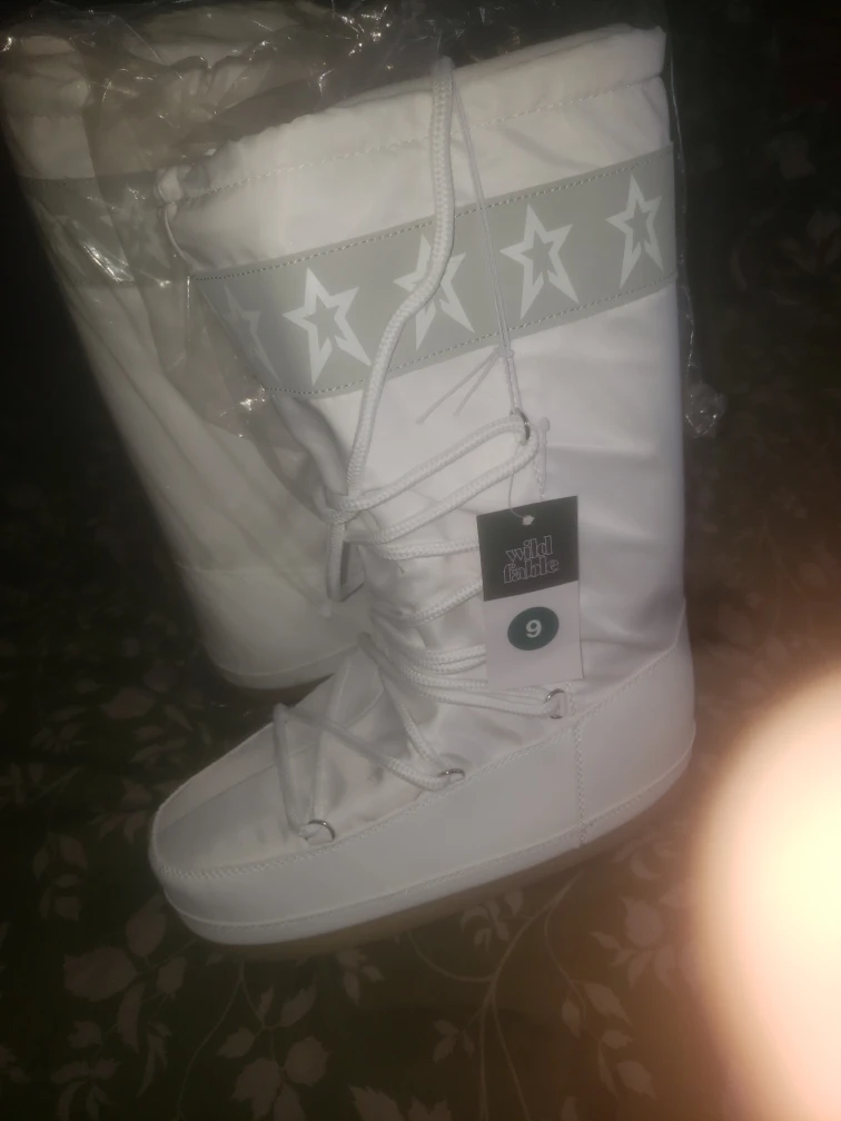 New Wild Fable White Moon Boots - Size 9 - photo 3