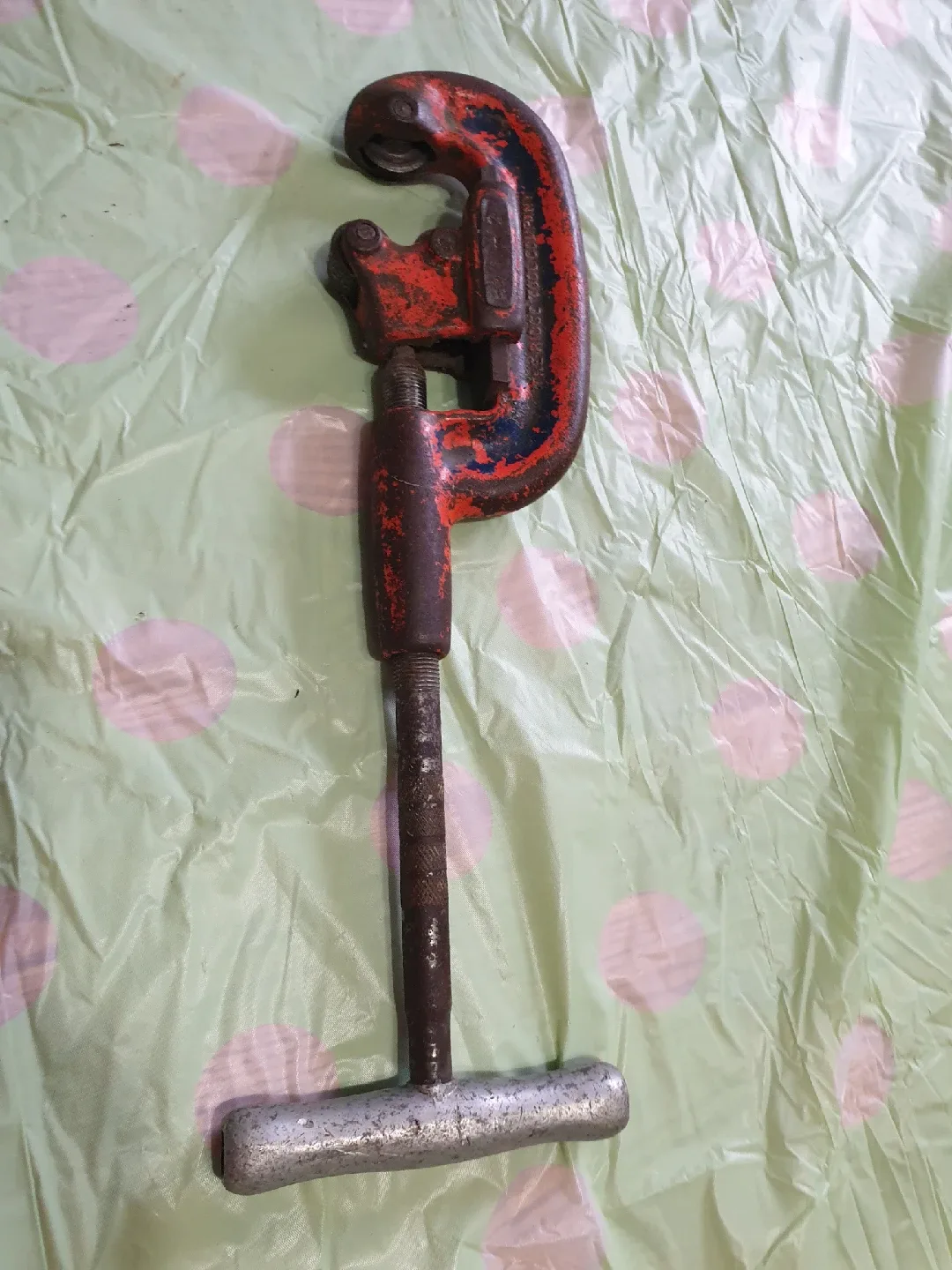 Ridgid Pipe Cutter 1/8" to 2" image indicator(2)