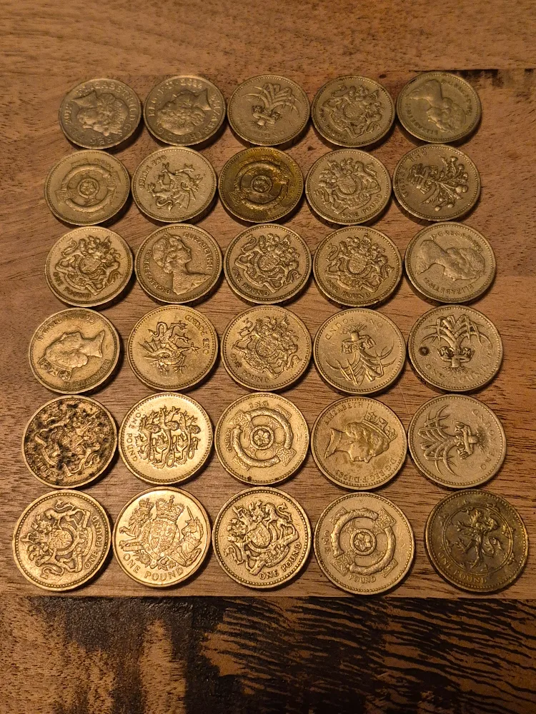 Lot of 30 UK one pound coins thumbnail