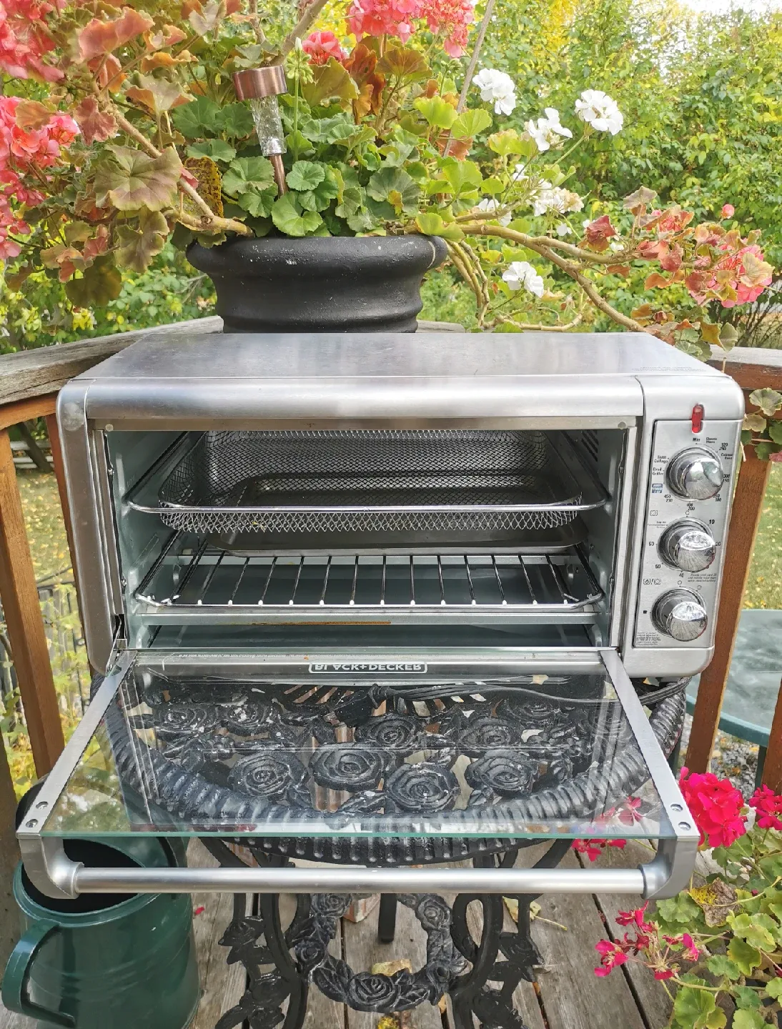 Black+Decker Toaster Oven Extra Wide image indicator(2)