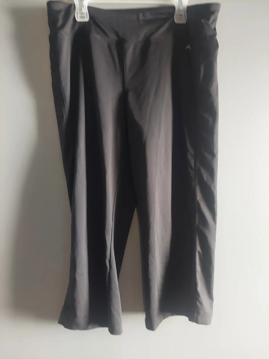 Athletic Works Black Cropped Pants thumbnail