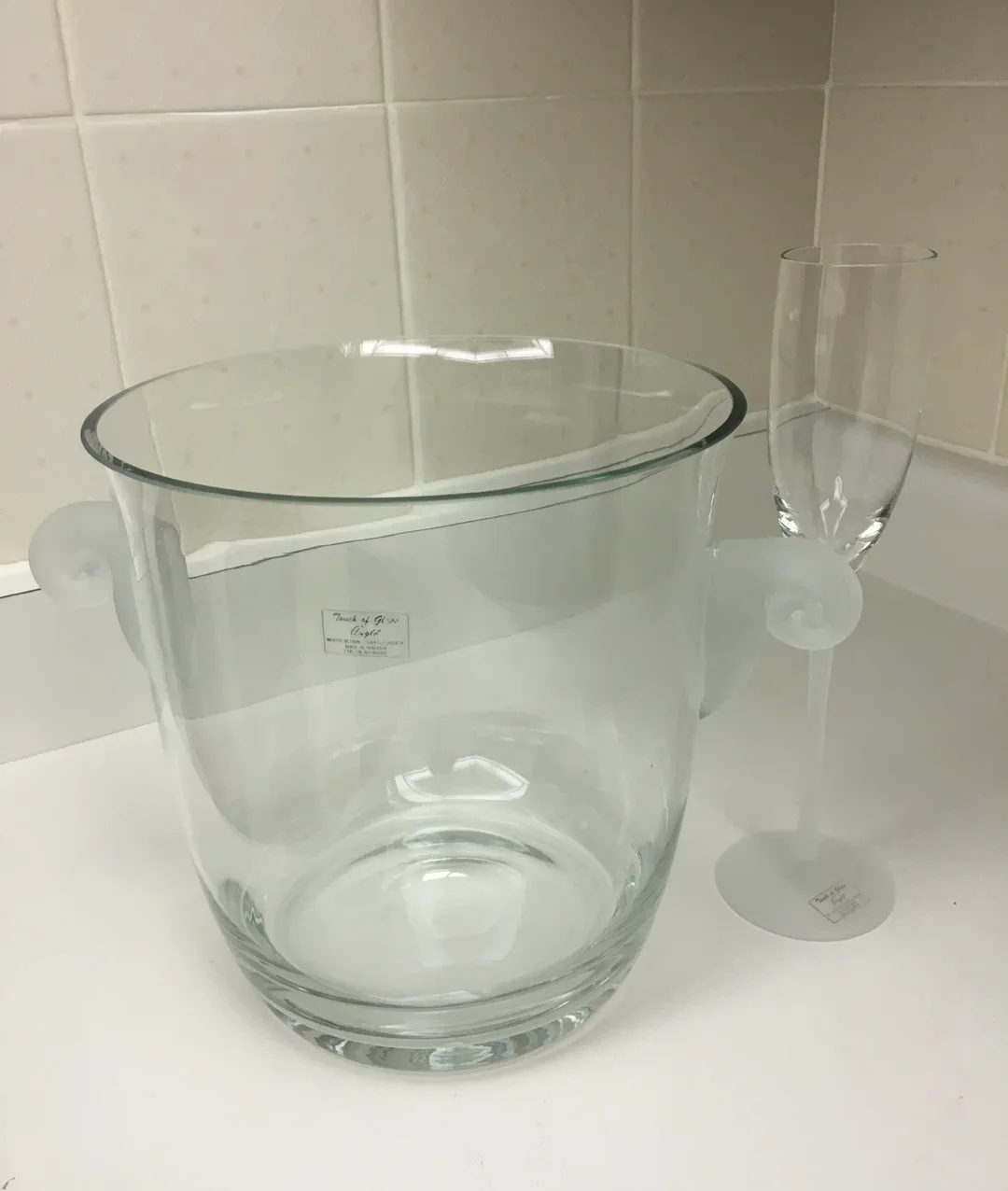 Set of 4 Champagne Glasses & Ice Bucket image indicator(3)