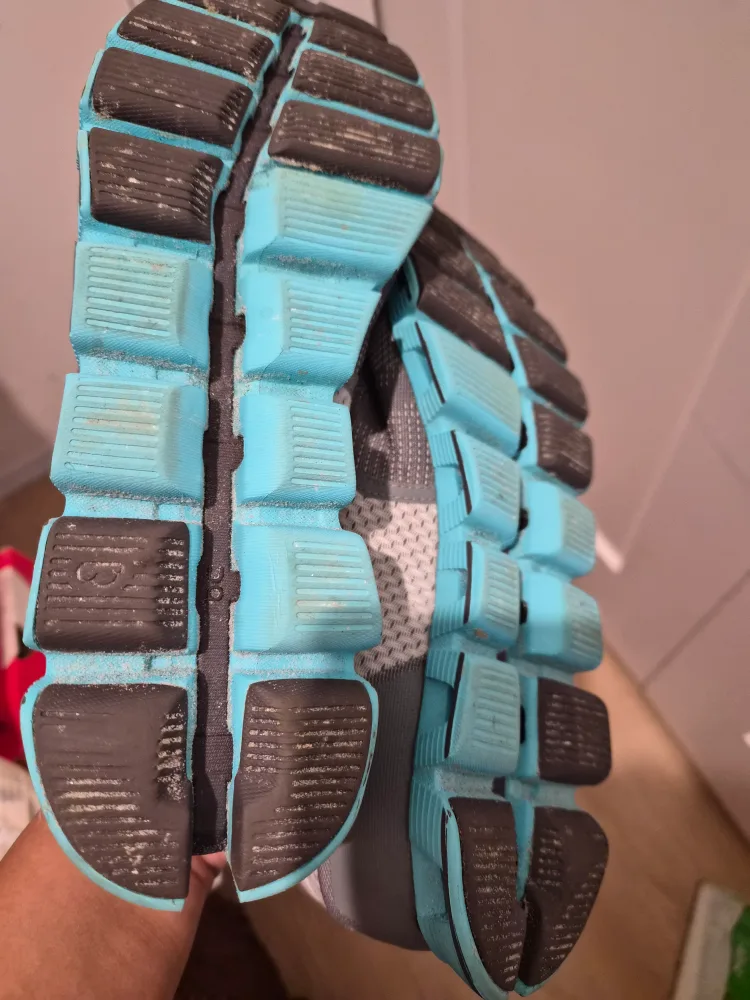 On Cloud Women's Running Shoes, Size 9.5 image indicator(2)