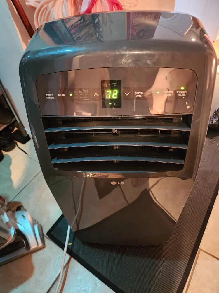 LG Portable Air Conditioner 12,000BTU thumbnail