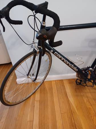 Cannondale R500 Road Bike - photo 2