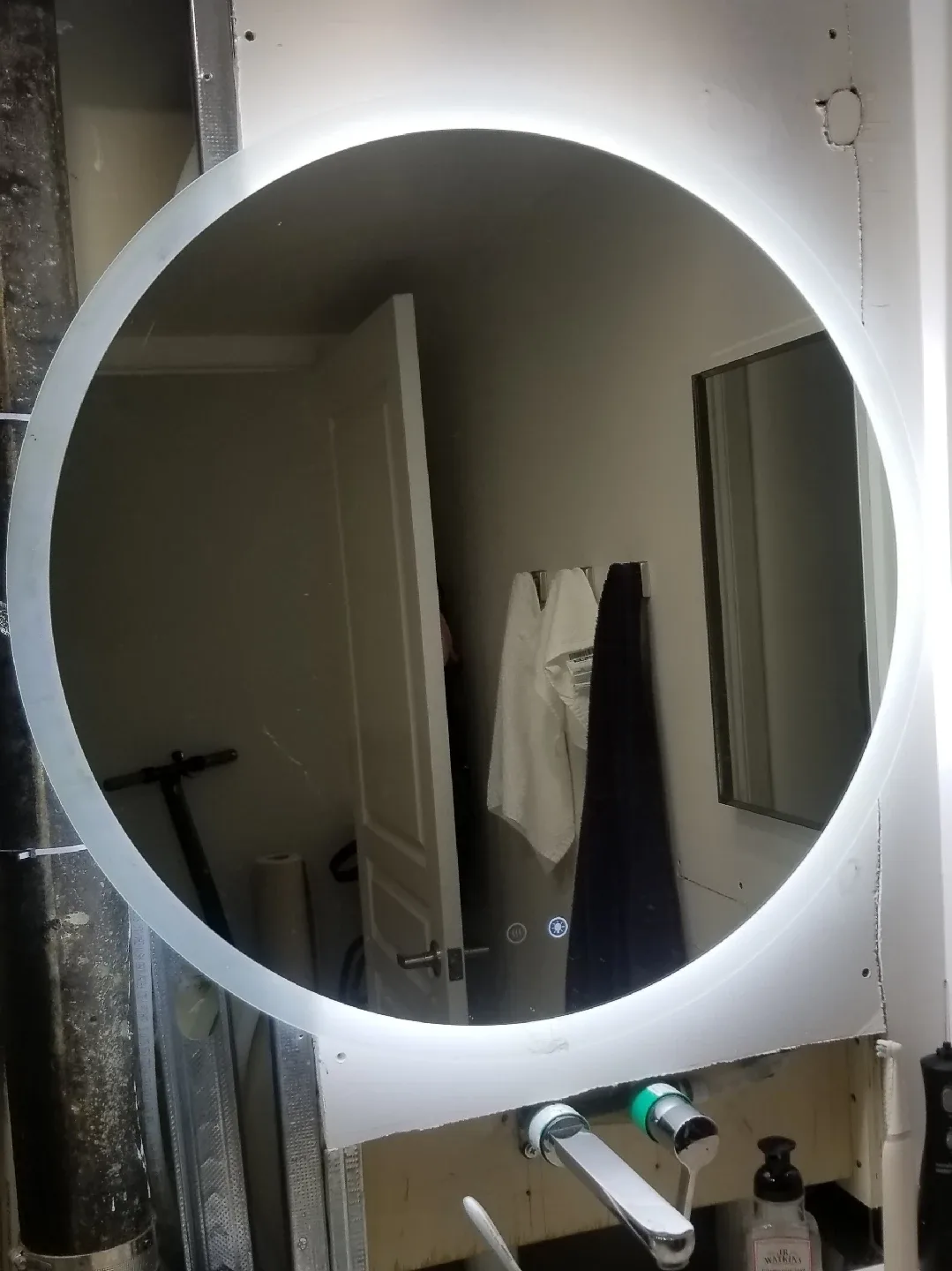 round 32" led mirror thumbnail