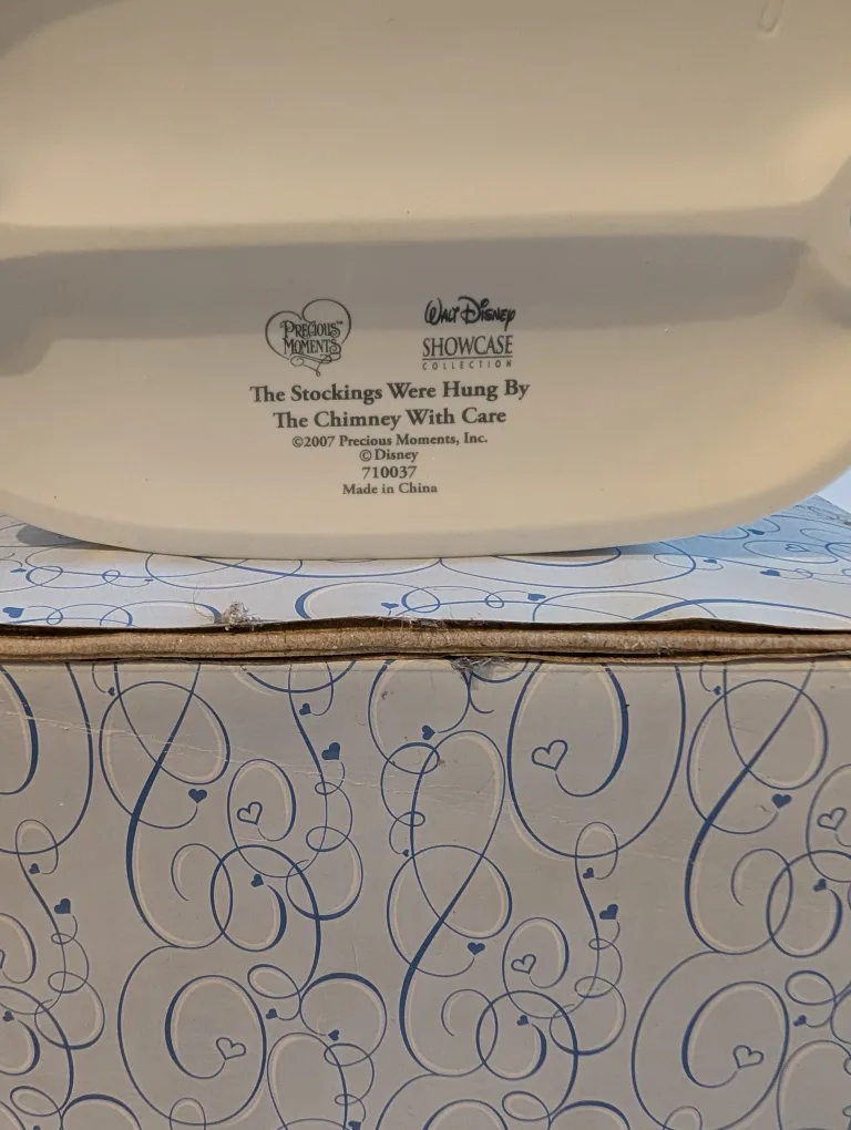 Precious Moments Disney Showcase Figurine thumbnail