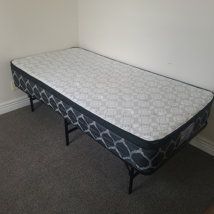 Twin mattress with sturdy Metal Frame