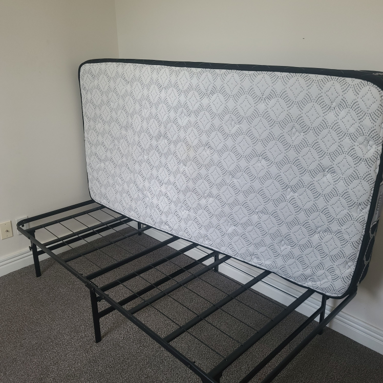 Twin mattress with sturdy Metal Frame - photo 2