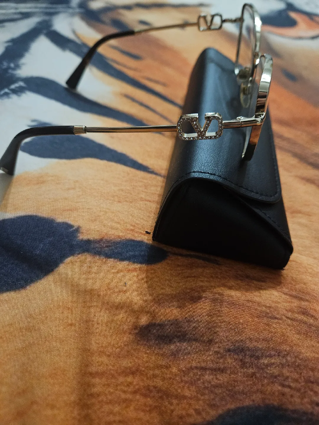 Valentino Gold Frame Eyeglasses image indicator(2)