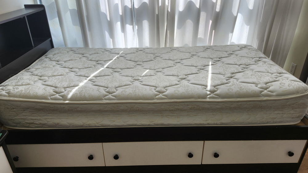 twin bed - photo 2