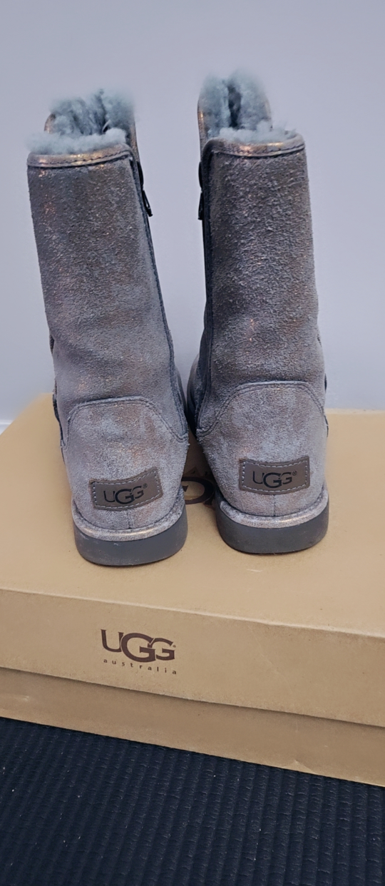 🩶💫🫶🖤UGG Australia Metallic Grey Boots, Size 6 - photo 2