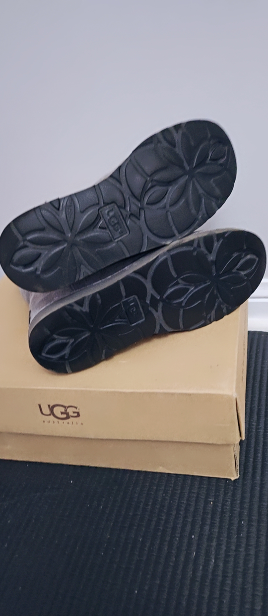 🩶💫🫶🖤UGG Australia Metallic Grey Boots, Size 6 - photo 3