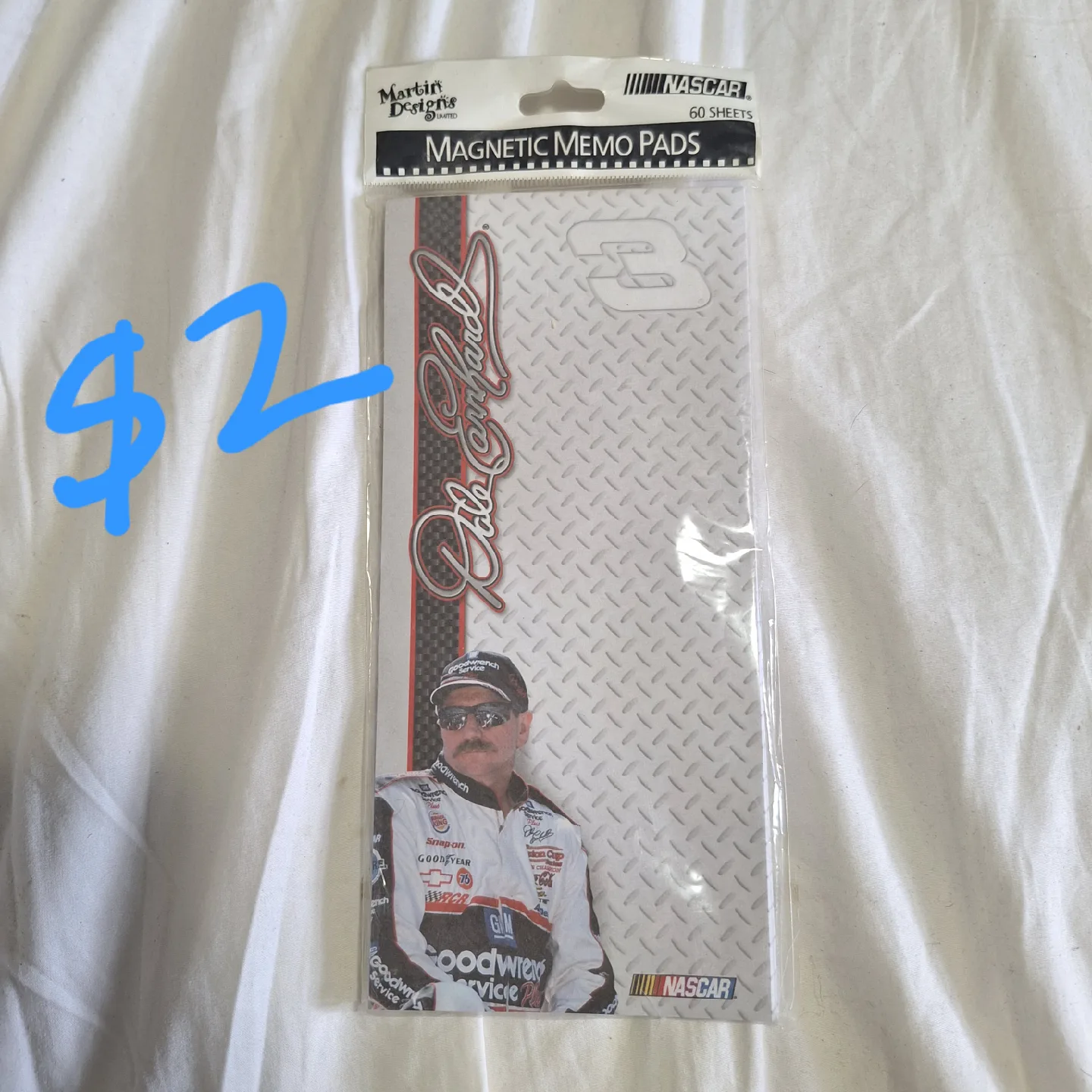 NASCAR Dale Earnhardt Keychains & Memo Pads image indicator(4)