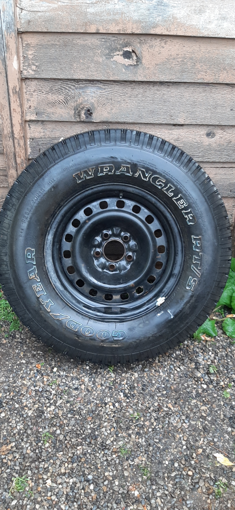 SINGLE TIRE - READ DESCRIPTION $14