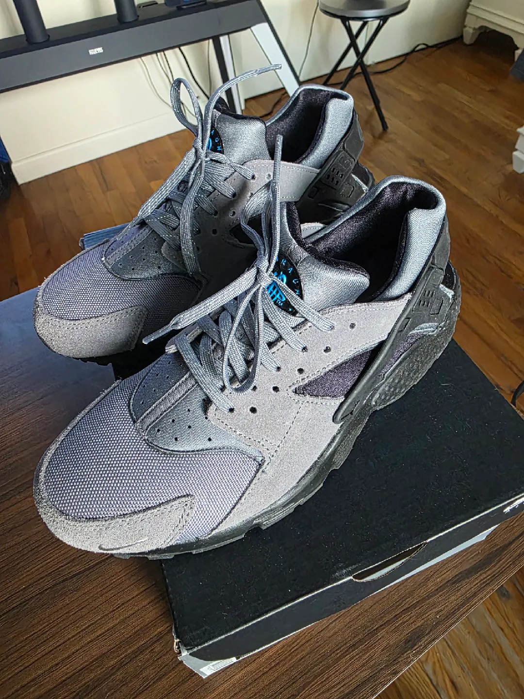 Nike Air Huarache Gray Size 7Y thumbnail