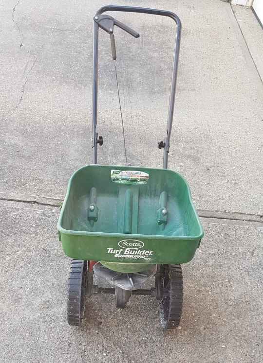 Scotts Spreader with Edge Guard
