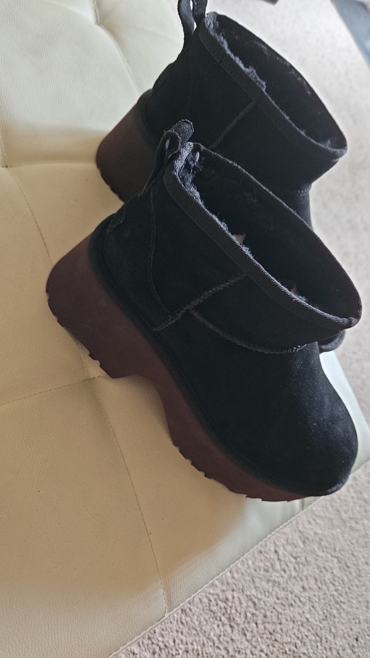 UGG Mini Platform Boots - Black - Women's US 11