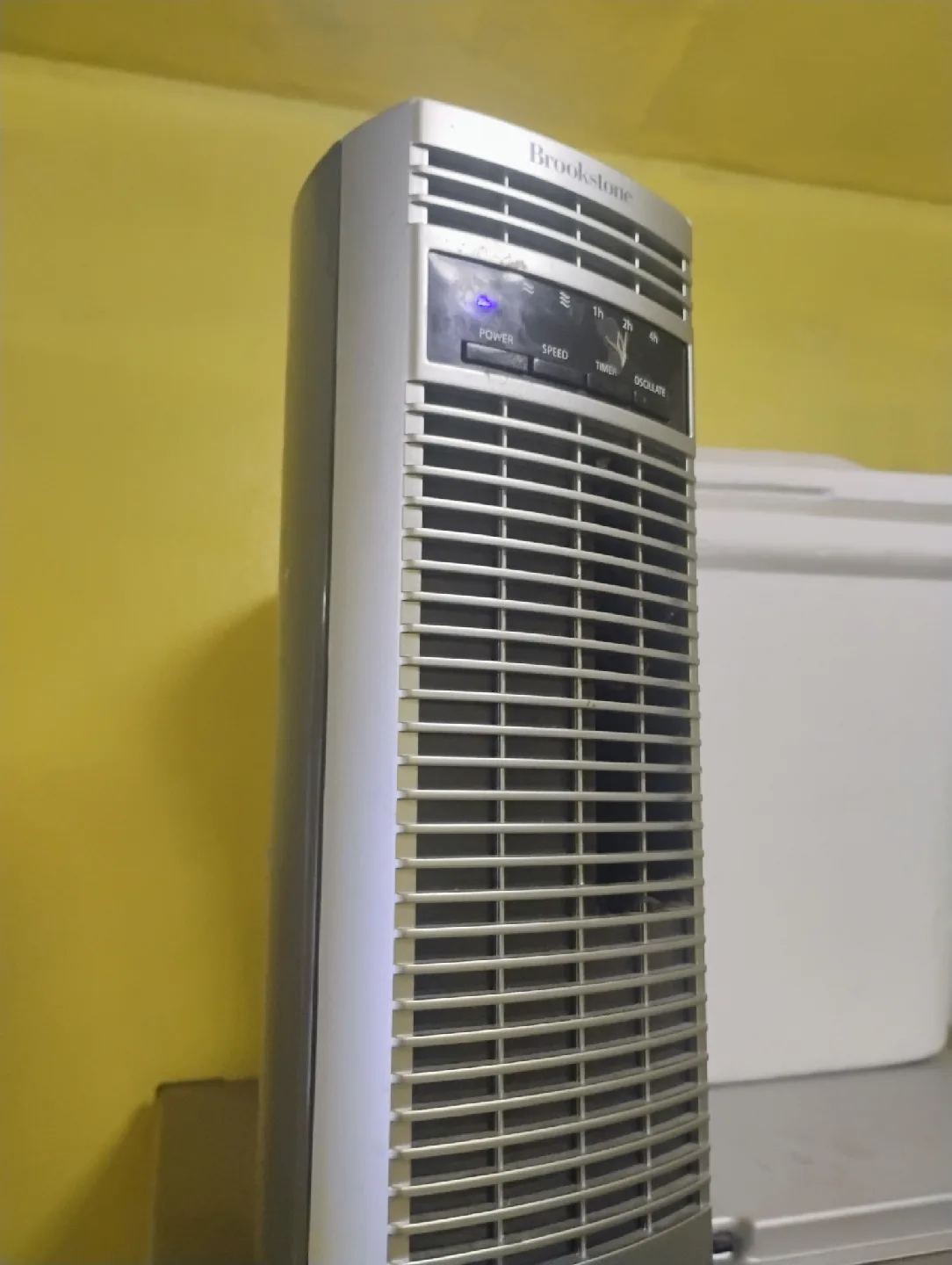 Brookstone Oscillating Tower Fan image indicator(2)