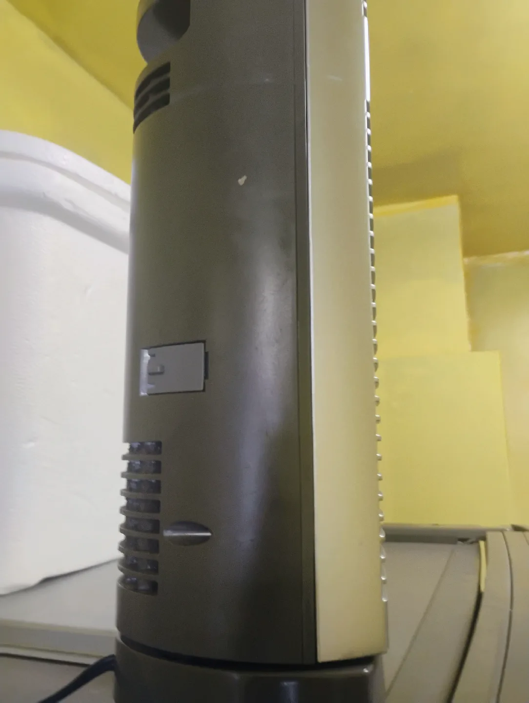 Brookstone Oscillating Tower Fan image indicator(3)