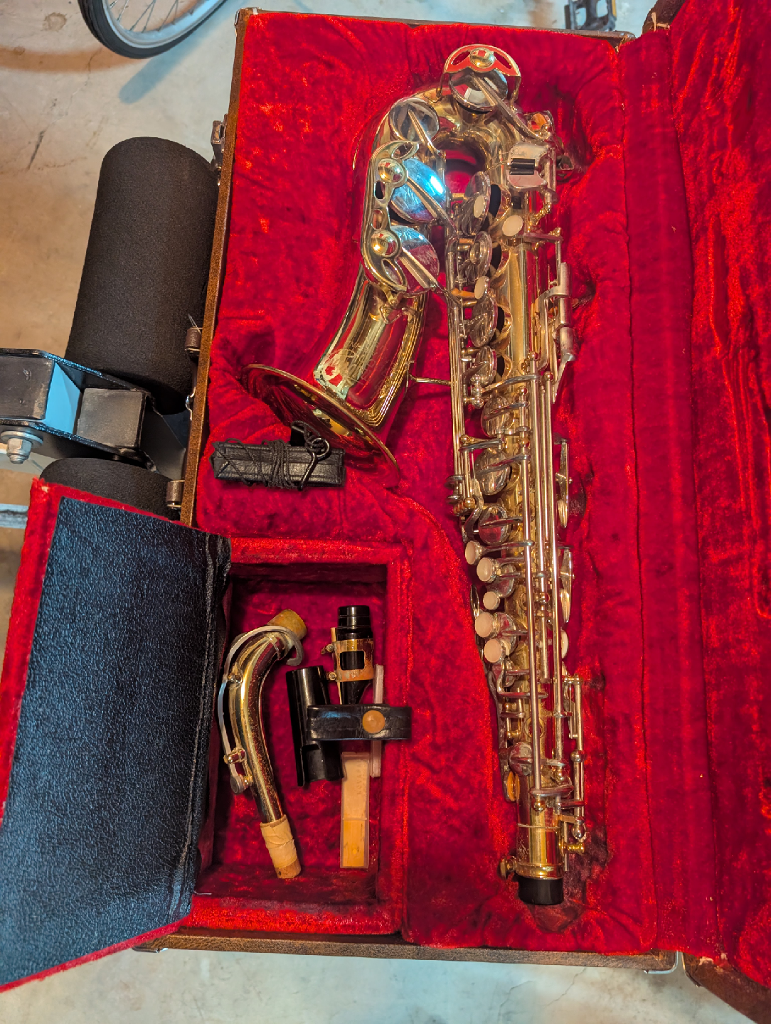 beautiful Armstrong saxophone with the case and accessories - photo 3