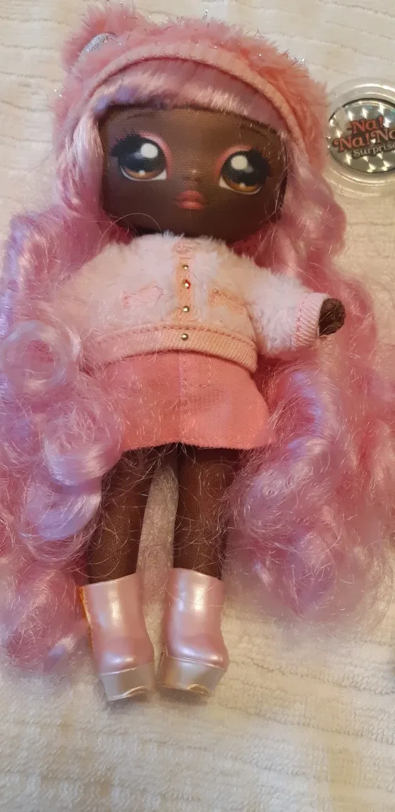 Na Na Na Surprise Glam Series Doll with accessories image indicator(5)