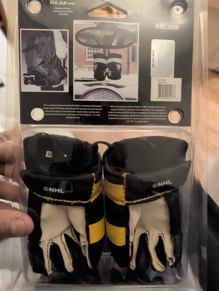 Boston Bruins NHL Mini Boxing Gloves image indicator(2)