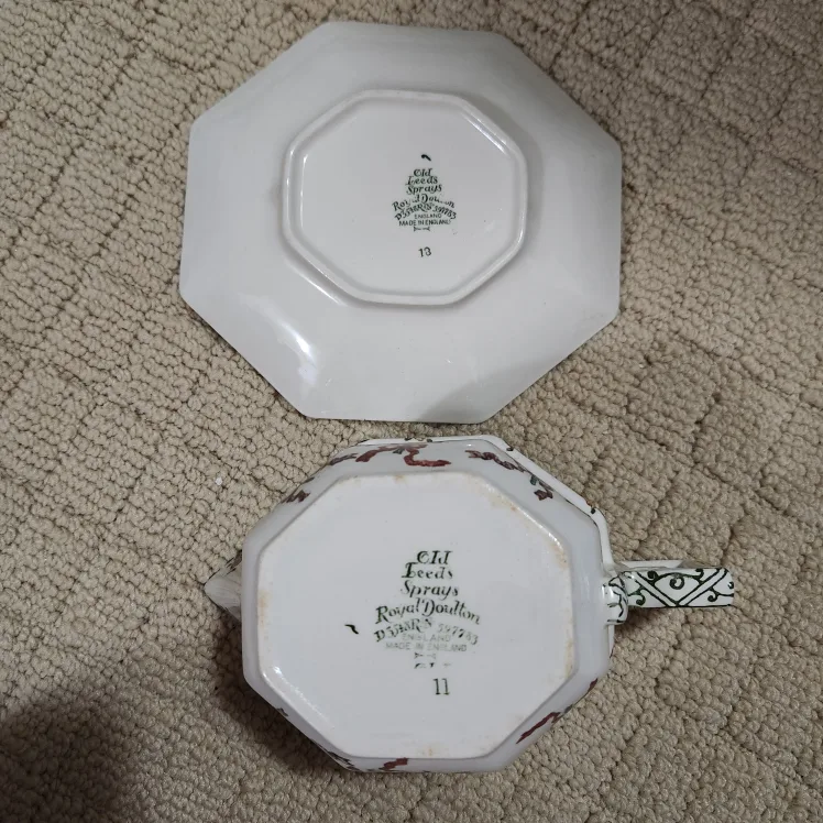 Royal Doulton Old Leeds Sprays Gravy Boat & Saucer image indicator(2)