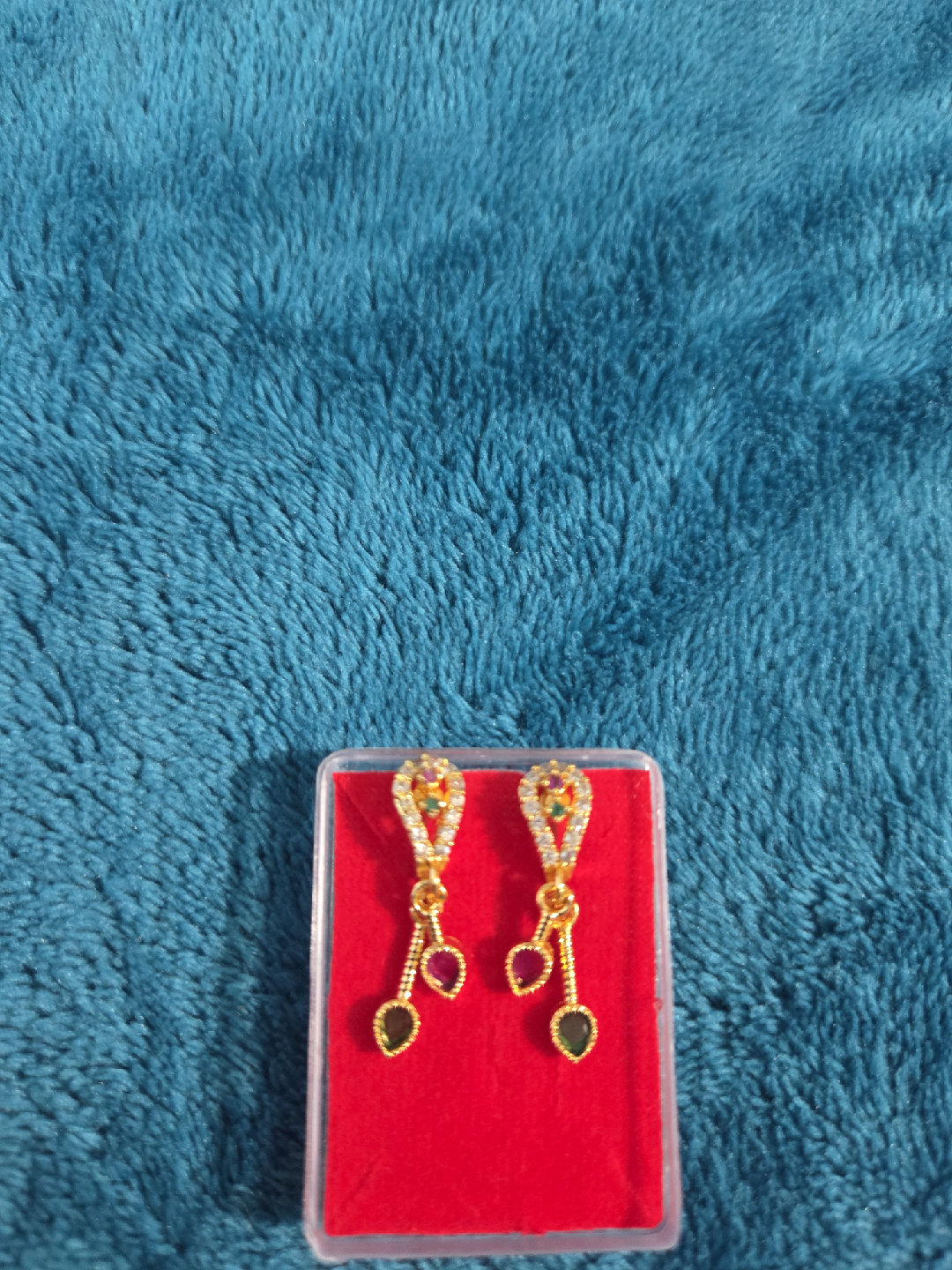 Gold Tone colour guarantee Dangle Earrings