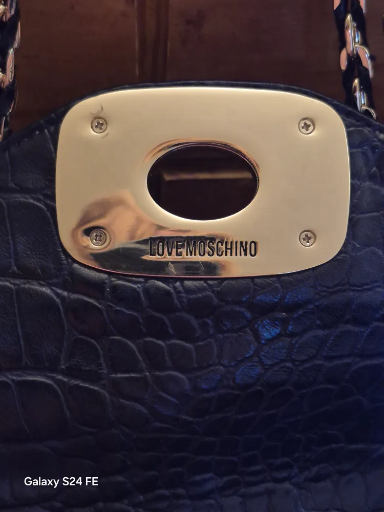 Beautiful  leather  bag , mint condition image indicator(5)