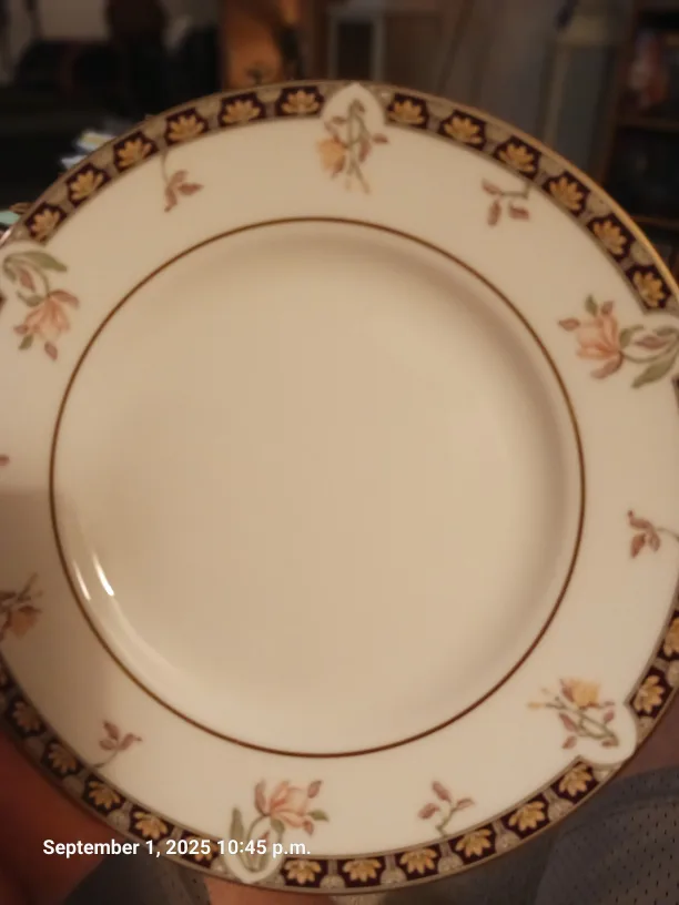 Royal Doulton Sapphire Blossom Plate image indicator(9)