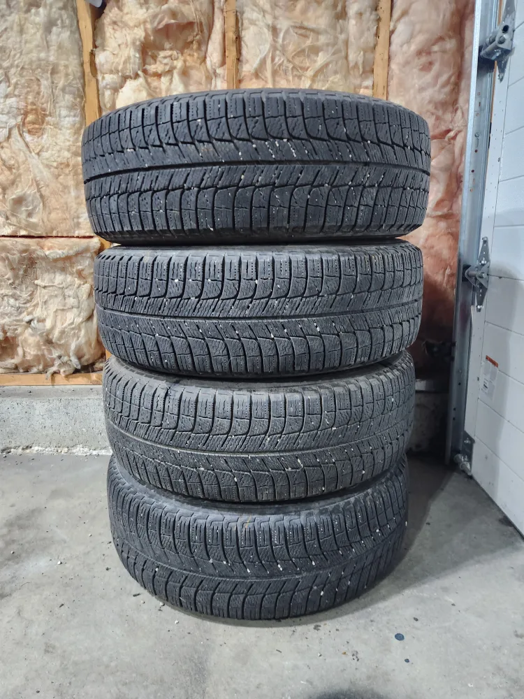 (4)-215/60R16 Winter Tires On Steel Rims Off 2006 Nissan Altima image indicator(6)