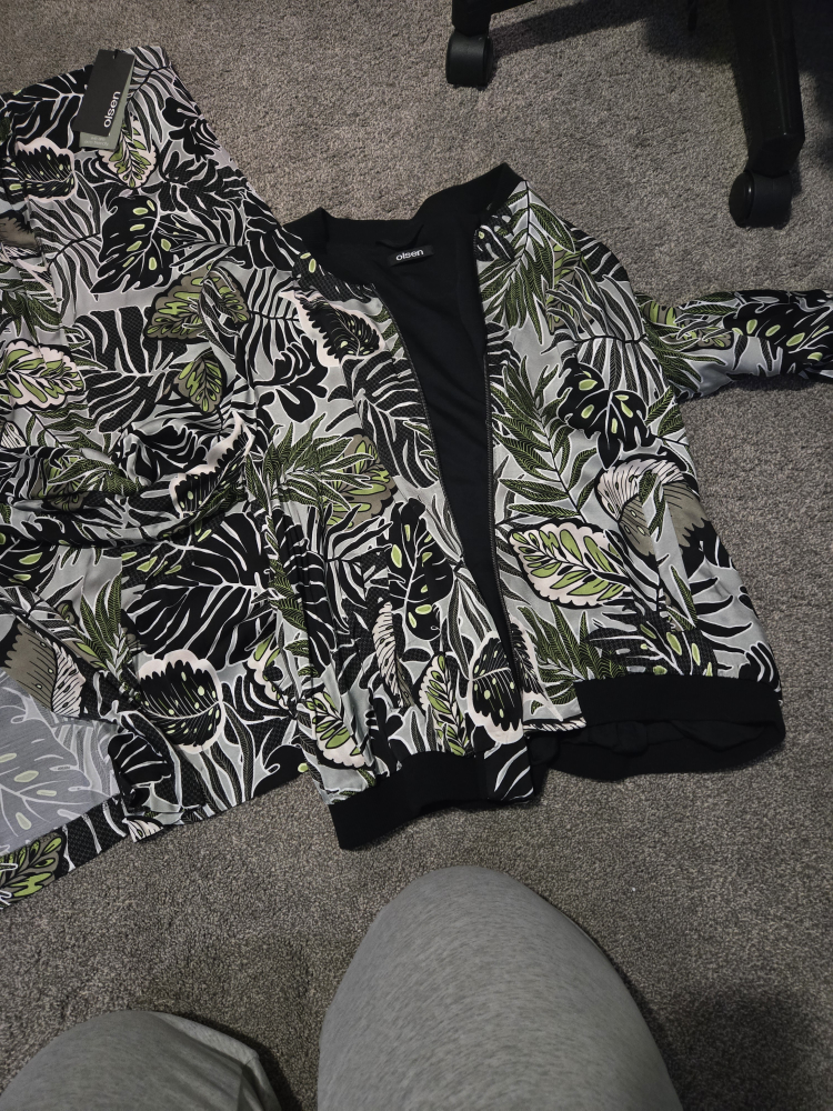 Olsen Leaf Print Skirt and Jacket Set - Size S - photo 2