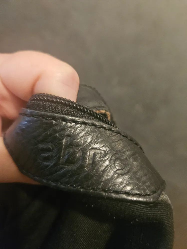 big leather hobo bag image indicator(3)