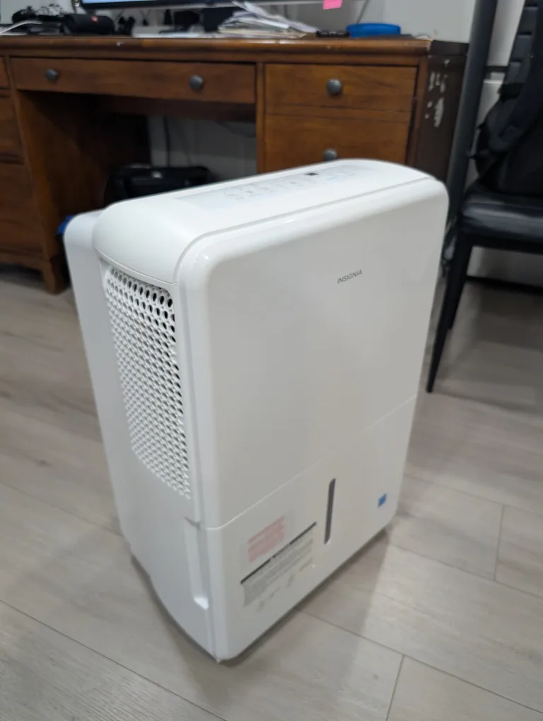 Insignia Dehumidifier - White image indicator(2)