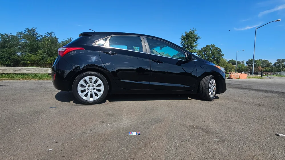 Hyundai Elantra GT 2016 - Black Hatchback image indicator(5)