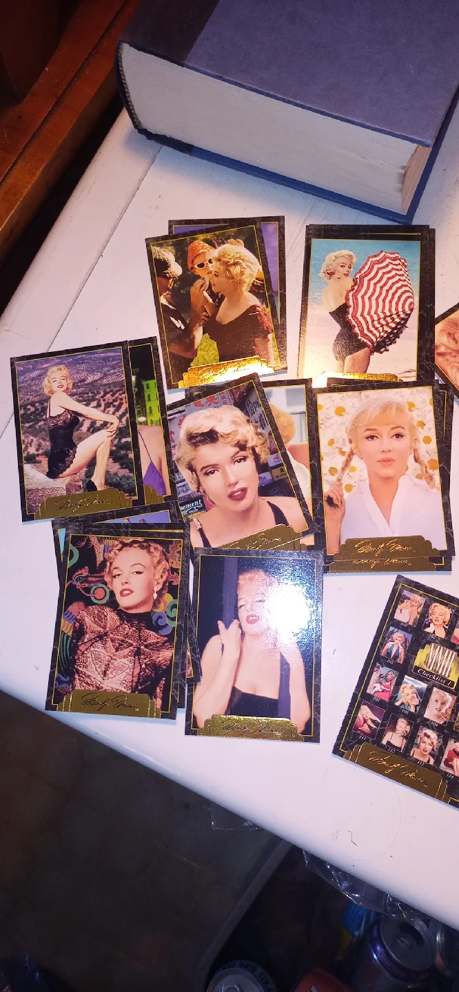 1995 Vintage Marilyn Monroe Trading Cards - MMII image indicator(6)