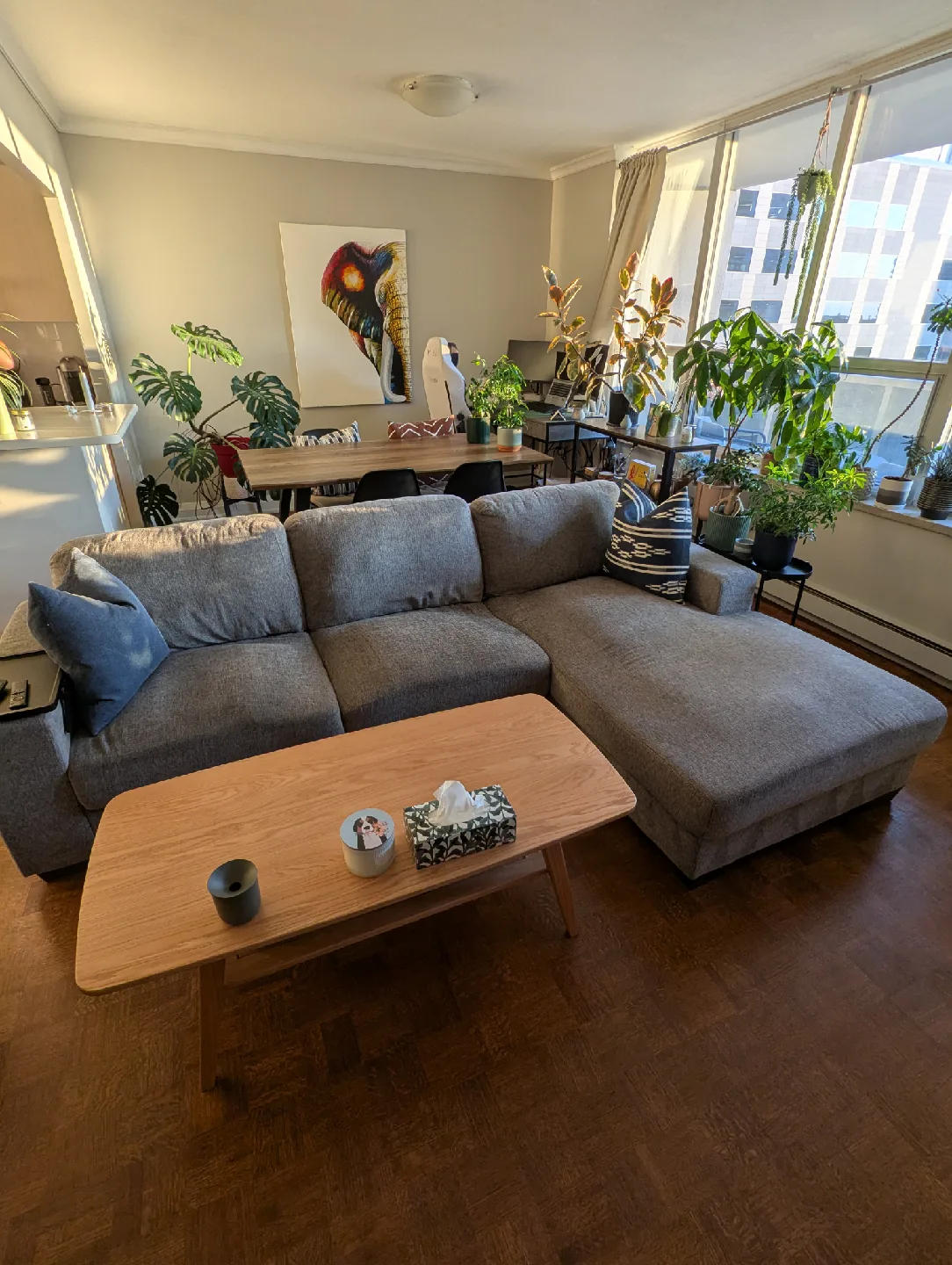 Candace & Basil Ossington Sectional image indicator(3)