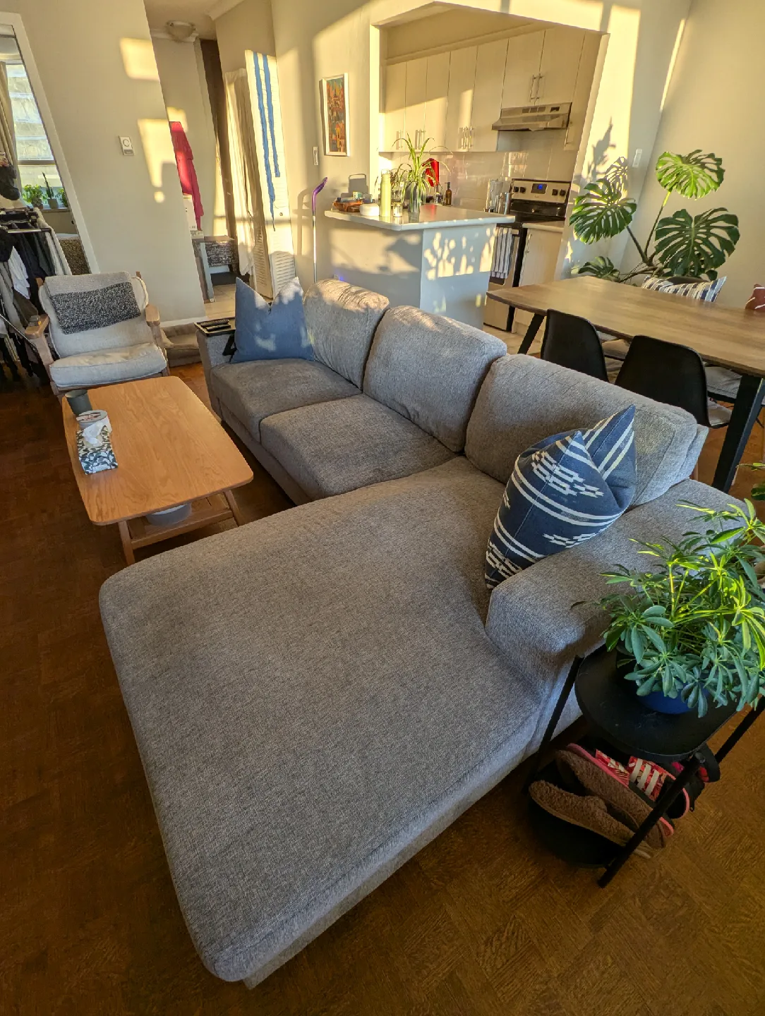 Candace & Basil Ossington Sectional image indicator(5)