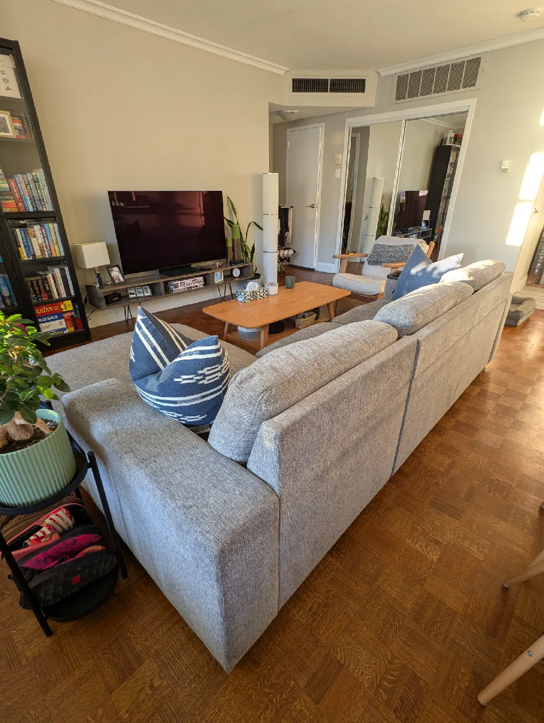 Candace & Basil Ossington Sectional image indicator(7)