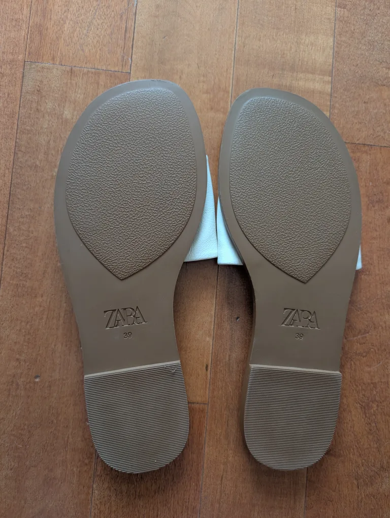 NEW Zara leather sandals (size 39) image indicator(2)