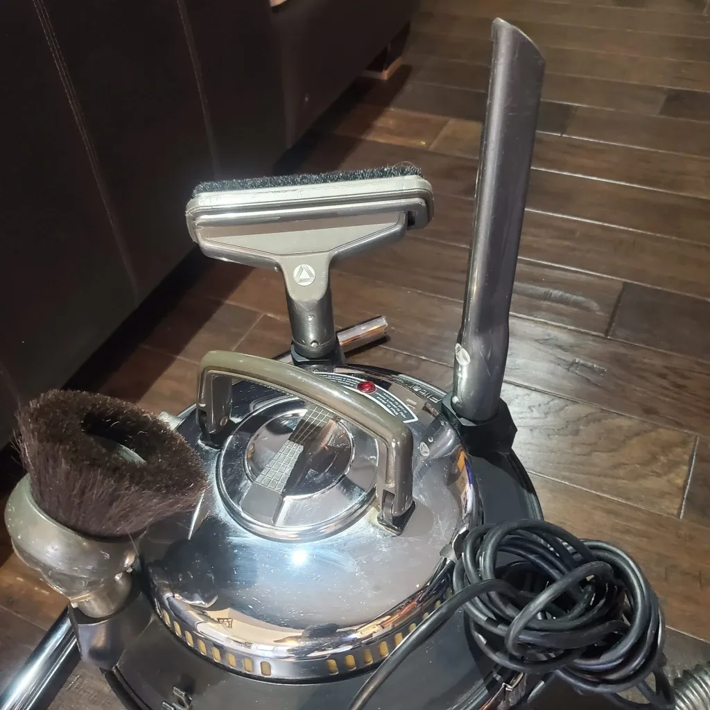 Filter Queen Majestic 65 Anniversary Vacuum image indicator(7)