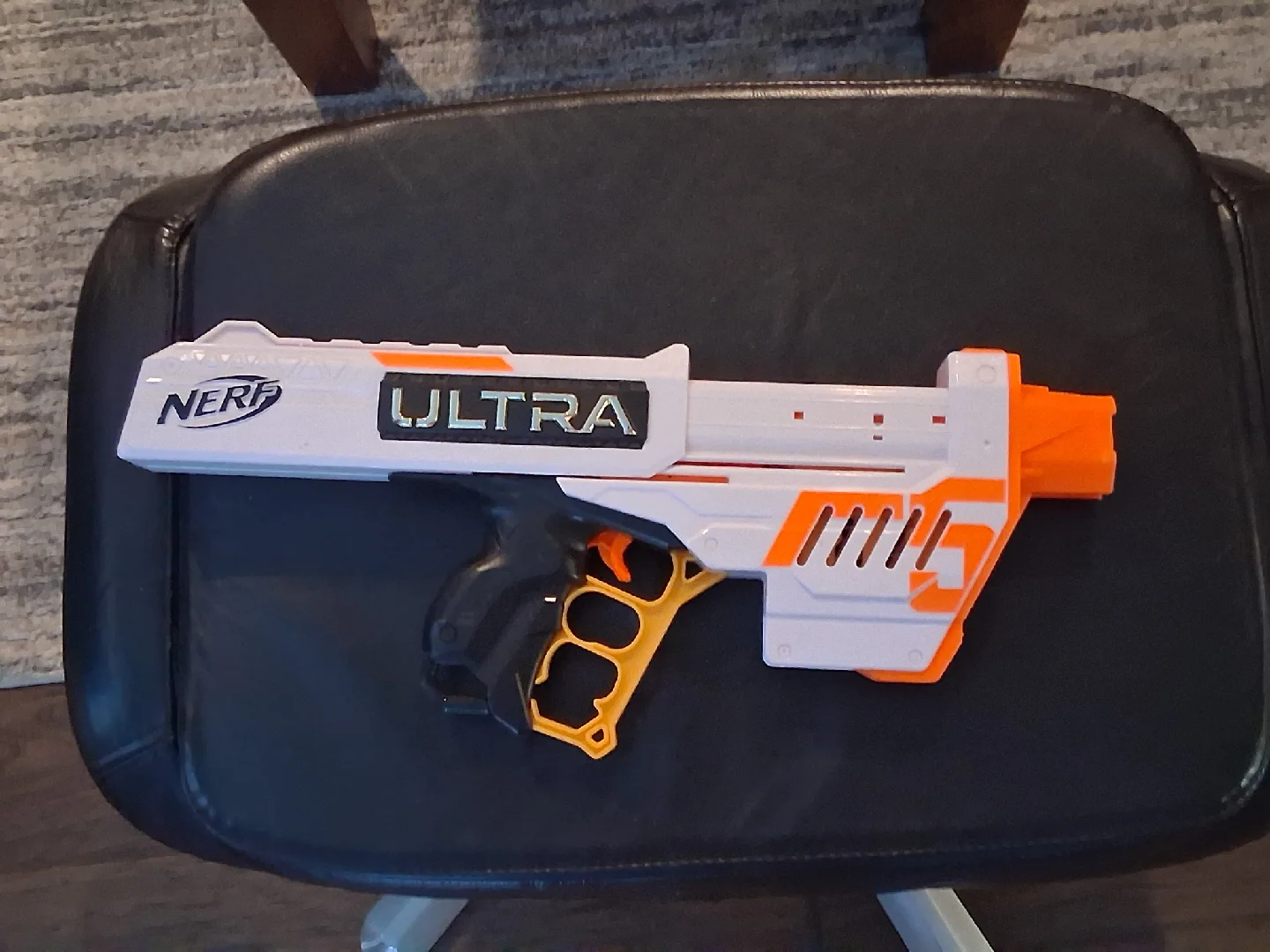 Nerf Ultra Blaster - White & Orange image indicator(3)